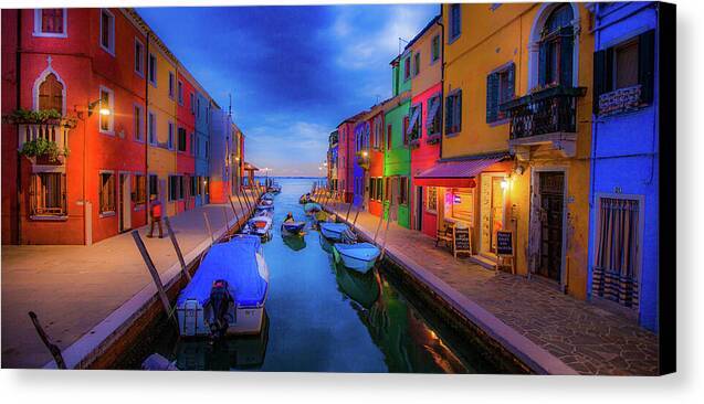 Homecoming in Burano - Canvas Print